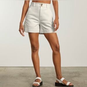Everlane The Way High Shorts in White - Size 8